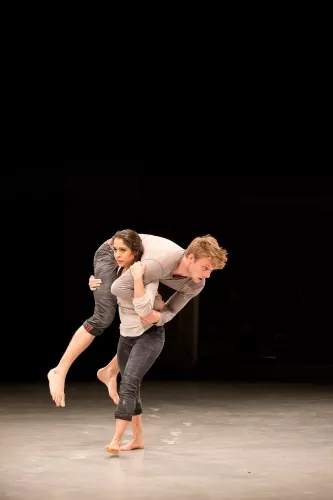 Sébastien Davis-Van Gelder, Blanca Franco, main à main, 28e promotion du Centre national des arts du cirque (Cnac) de Châlons-en-Champagne