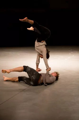 Sébastien Davis-Van Gelder, Blanca Franco, main à main, 28e promotion du Centre national des arts du cirque (Cnac) de Châlons-en-Champagne