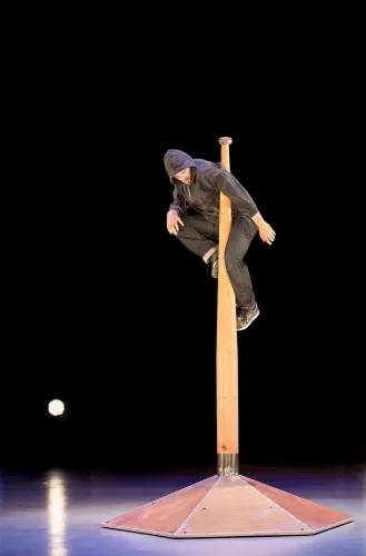 Lucas Struna, Mât indien, 27e promotion du Centre national des arts du cirque/CNAC de Châlons-en-Champagne