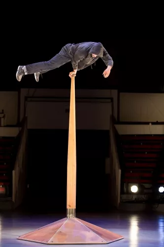 Lucas Struna, Mât indien, 27e promotion du Centre national des arts du cirque/CNAC de Châlons-en-Champagne