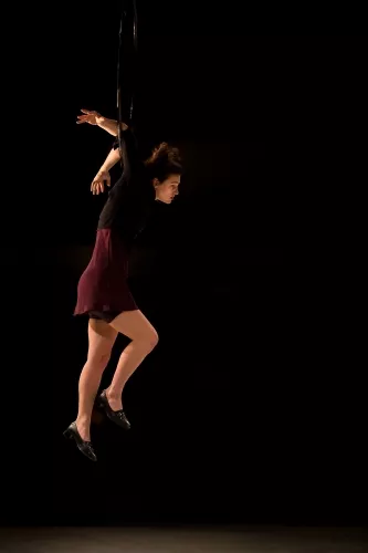 Anahi De Las Cuevas, cerceau aérien, 28e promotion du Centre national des arts du cirque (Cnac) de Châlons-en-Champagne