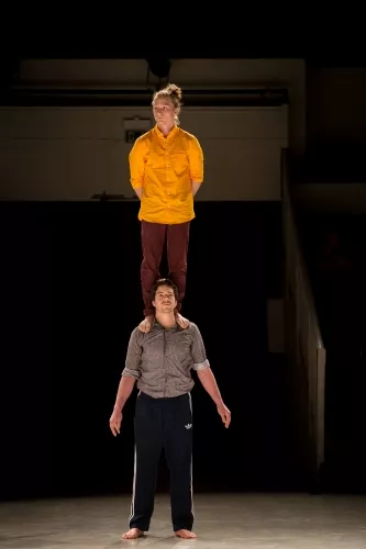Löric Fouchereau, Peter Freeman, main à main, 28e promotion du centre national des arts du cirque (Cnac) de Châlons-en-Champagne