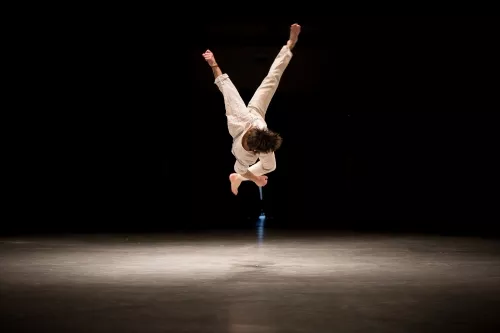 Johan Caussin, acrobatie, 28e promotion du Centre national des arts du cirque (Cnac) de Châlons-en-Champagne