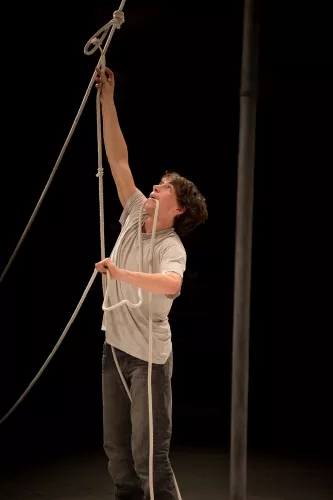 Nicolas Fraiseau, mât chinois, 28e promotion du Centre national des arts du cirque (Cnac) de Châlons-en-Champagne