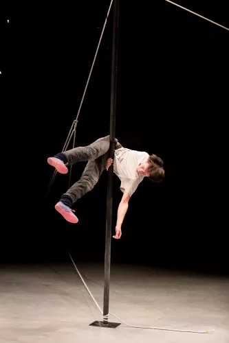 Nicolas Fraiseau, mât chinois, 28e promotion du Centre national des arts du cirque (Cnac) de Châlons-en-Champagne