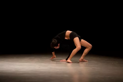 Adalberto Fernandez Torres, contorsion, 28e promotion du Centre national des arts du cirque (Cnac) de Châlons-en-Champagne