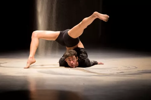 Adalberto Fernandez Torres, contorsion, 28e promotion du Centre national des arts du cirque (Cnac) de Châlons-en-Champagne