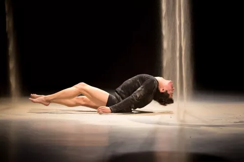 Adalberto Fernandez Torres, contorsion, 28e promotion du Centre national des arts du cirque (Cnac) de Châlons-en-Champagne