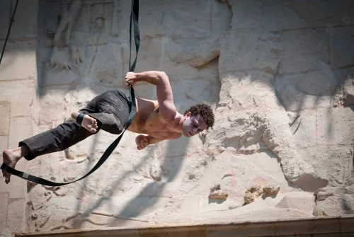 Théo Baroukh, sangles, 28e promotion du Centre national des arts du cirque/CNAC de Châlons-en-Champagne 