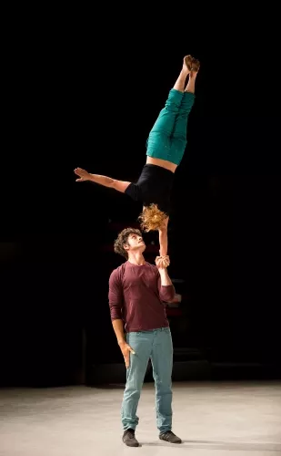 Anaïs Albisetti et Pedro Consciencia, Portés accrobatiques, 27e promotion du Centre national des arts du cirque/CNAC de Châlons-en-Champagne