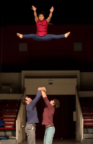 Vincent Brière et Voleak Ung, Portés accrobatiques, 27e promotion du Centre national des arts du cirque/CNAC de Châlons-en-Champagne