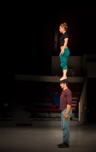 Anaïs Albisetti et Pedro Consciencia, Portés accrobatiques, 27e promotion du Centre national des arts du cirque/CNAC de Châlons-en-Champagne