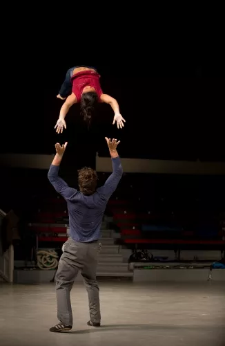 Vincent Brière et Voleak Ung, Portés accrobatiques, 27e promotion du Centre national des arts du cirque/CNAC de Châlons-en-Champagne