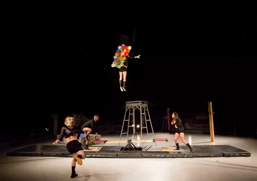 Florian Bessin, Simon Cheype, Antoine Cousty, Hugo Moriceau et Lluna Pi, Bascule coréenne, 27e promotion du Centre national des arts du cirque/CNAC de Châlons-en-Champagne