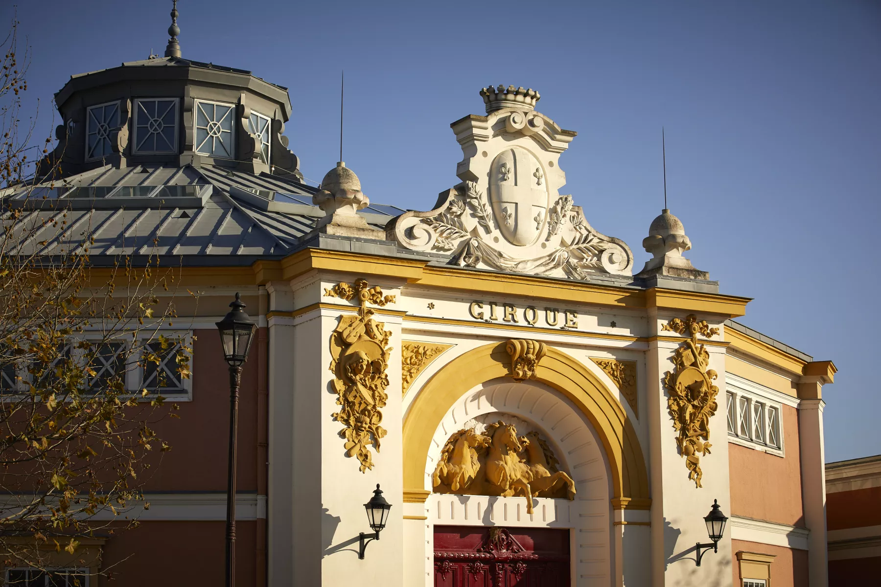 Façade du Cirque Historique