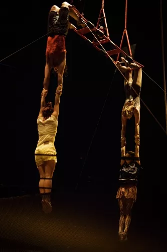 Gabi Chitescu, Garance Hubert Samson, Lucie Roux et Léa Verhille, Cadre aérien, 27e promotion du Centre national des arts du cirque/CNAC de Châlons-en-Champagne