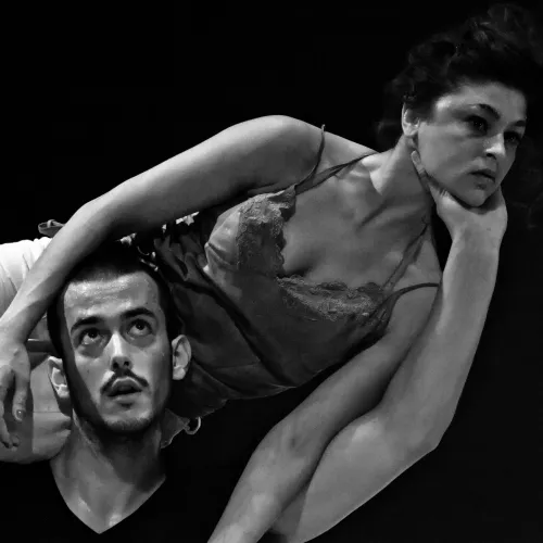 Duo Justine Berthillot et Frédéri Vernier, Portés acrobatiques, 25e promotion du Centre national des arts du cirque/CNAC de Châlons-en-Champagne