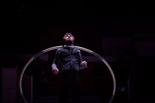 Jules Sadoughi, roue Cyr, 30e promotion du Centre national des arts du cirque (Cnac) de Châlons-en-Champagne