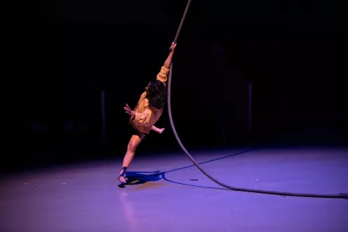 Réhane Arabi, corde lisse, 33e promotion du Centre national des arts du cirque / CNAC de Châlons-en-Champagne