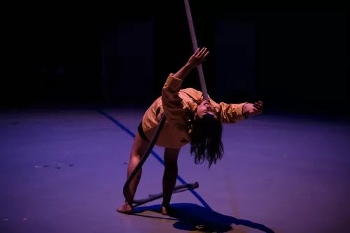 Réhane Arabi, corde lisse, 33e promotion du Centre national des arts du cirque / CNAC de Châlons-en-Champagne