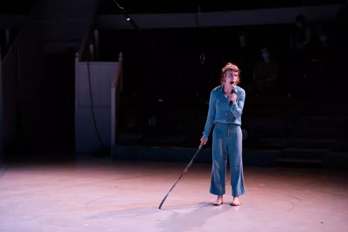 Helena Humm, trapèze fixe, 33e promotion du Centre national des arts du cirque / CNAC de Châlons-en-Champagne
