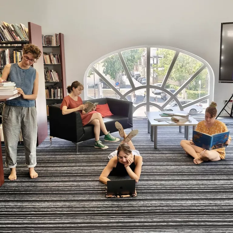 Les quatre doctorantes au centre de ressources